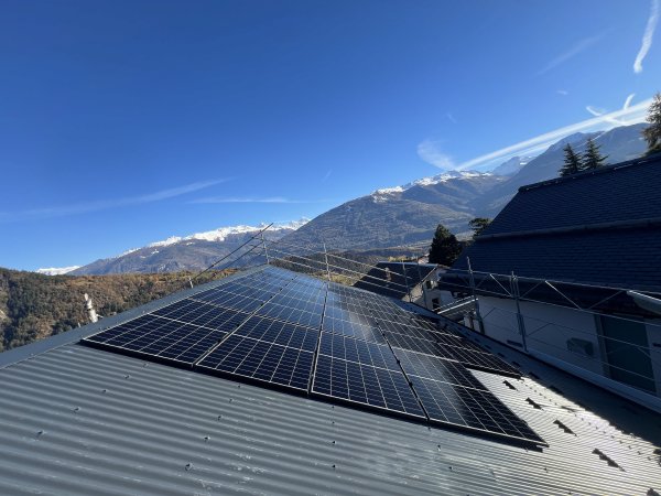Pose de panneaux solaires en Valais