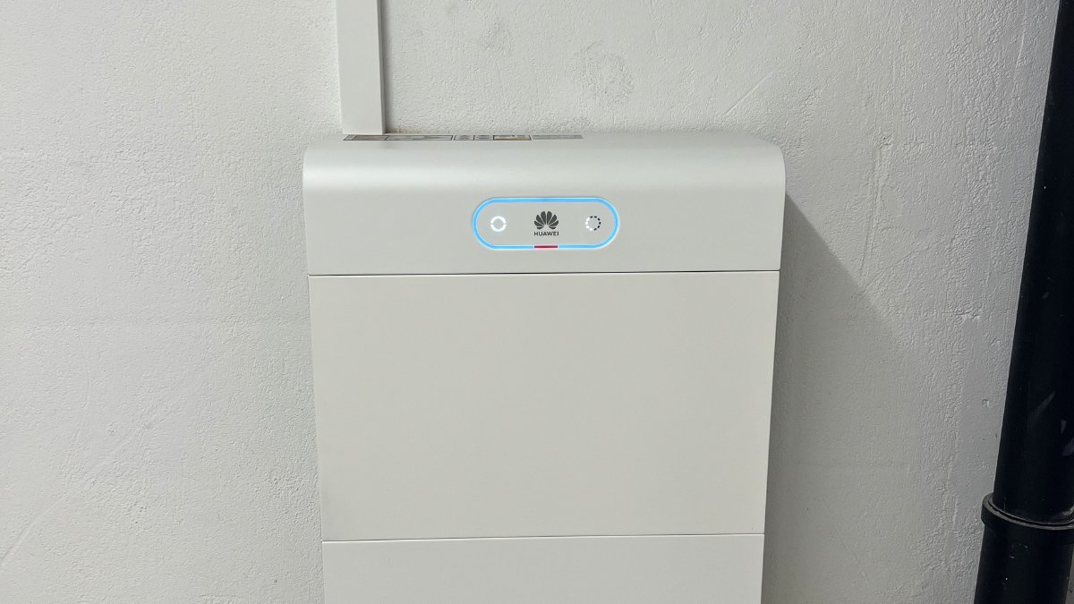 Borne 11 kW installée en Valais, tableau soigné et différentiel Type B dédié