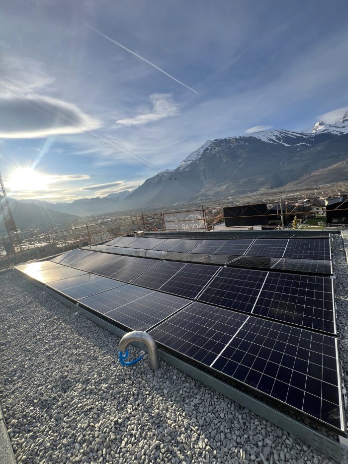 Chantier panneaux solaires Valais