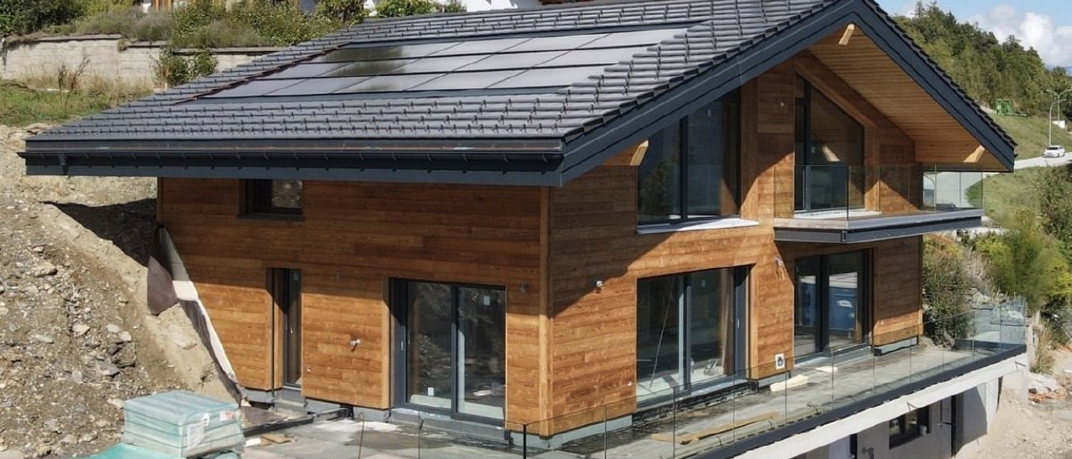 Écosystèmes solaire + borne installés en Valais par Glob-Solar