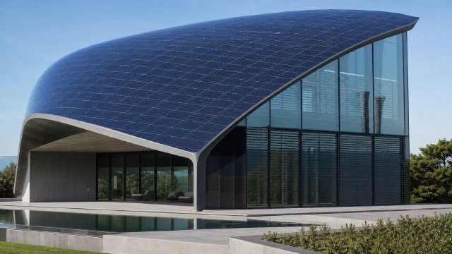 Architecture contemporaine avec solaire intégré